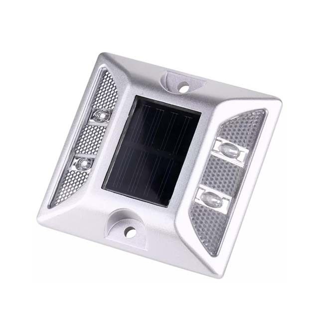 Hoge helderheid Wit gekleurde LED-aluminium zonne-afstammingsreflectoren voor snelwegen